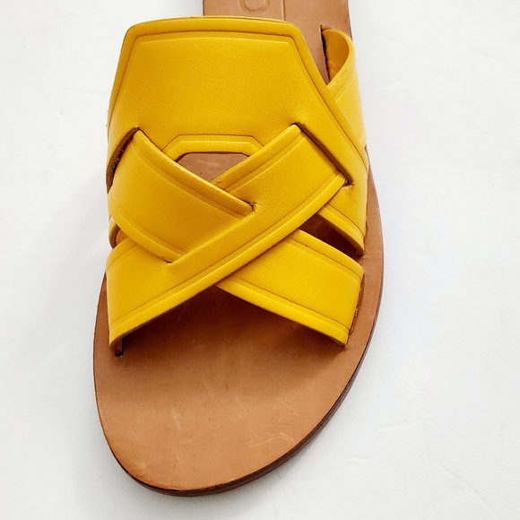 Antonio Melani Lynnley Leather Mustard Flat Sandals Size 6.5 - Picture 3 of 7